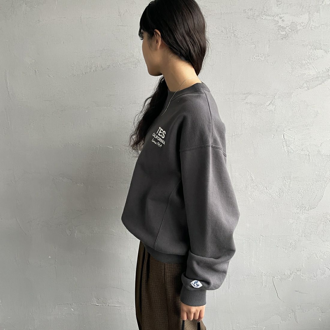 The Endless Summer [エンドレスサマー] 別注 BUHIダック バックプリントスウェット [FH-25774501-JF] &&モデル身長：162cm 着用サイズ：&&