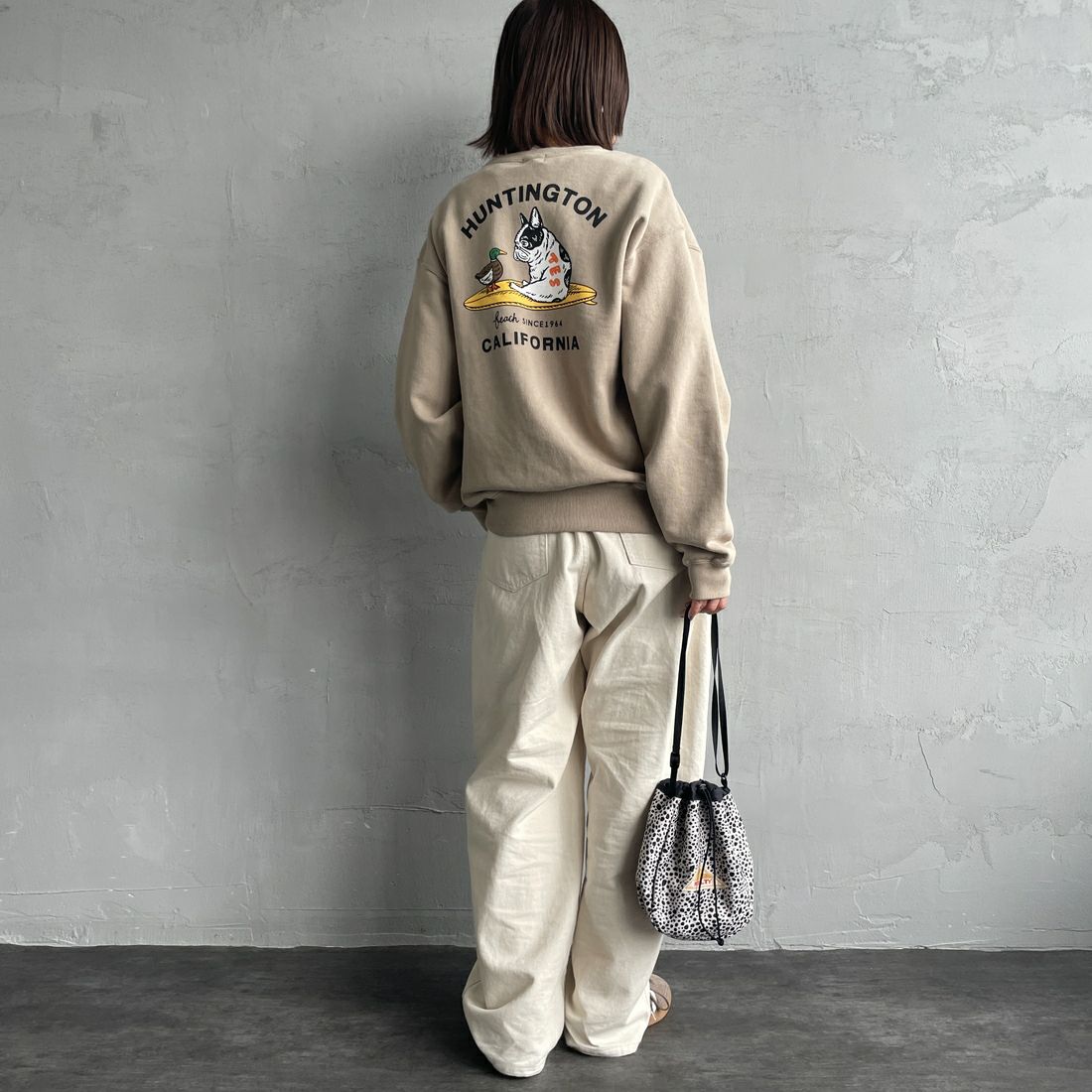 The Endless Summer [エンドレスサマー] 別注 BUHIダック バックプリントスウェット [FH-25774501-JF] &&モデル身長：159cm 着用サイズ：&&