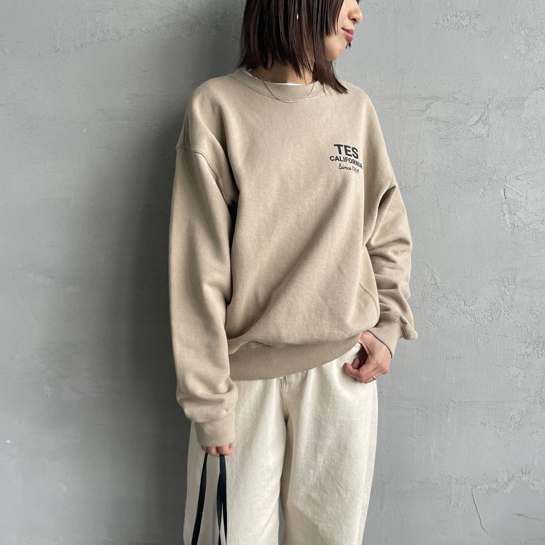 The Endless Summer [エンドレスサマー] 別注 BUHIダック バックプリントスウェット [FH-25774501-JF] &&モデル身長：159cm 着用サイズ：&&