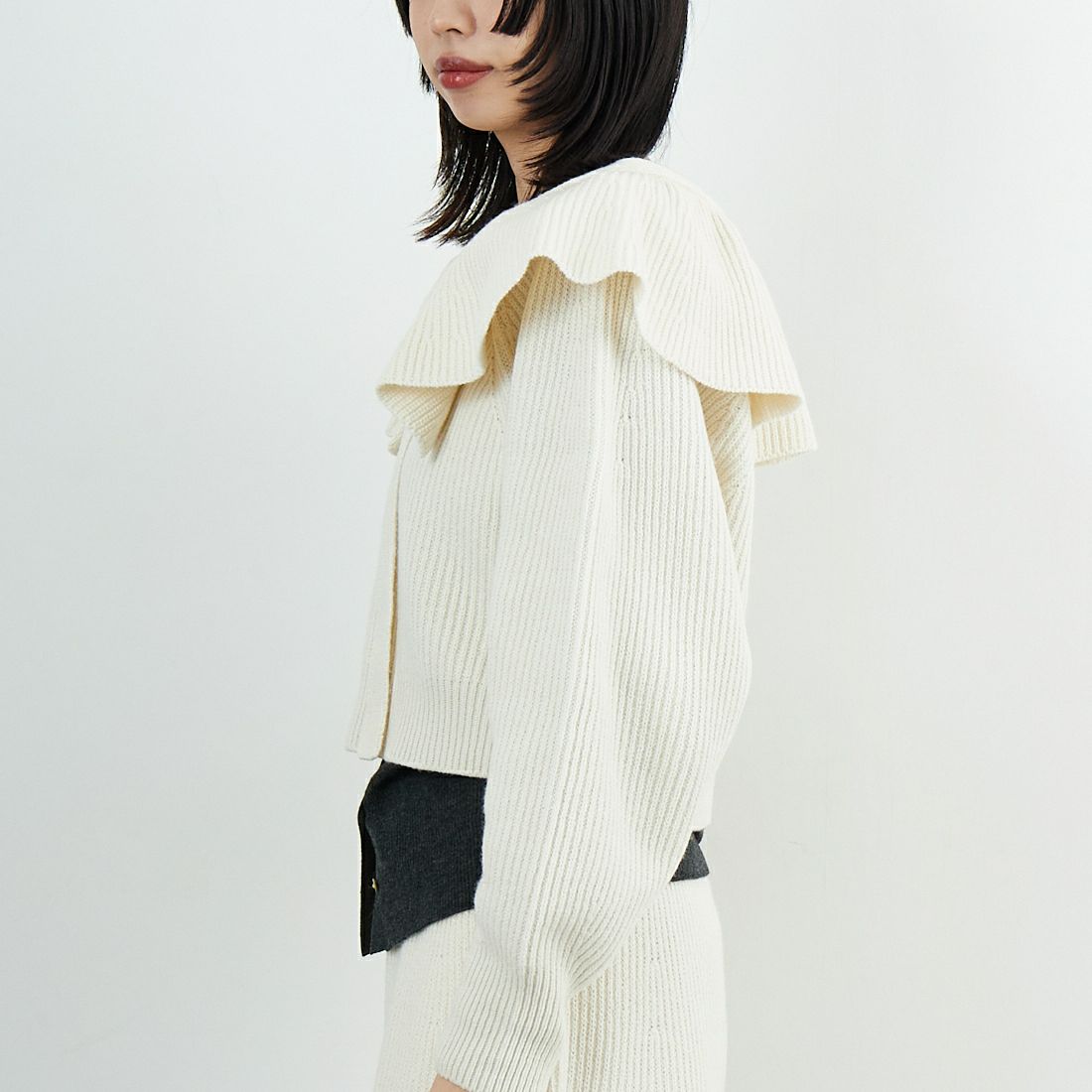 UNFIL [アンフィル] ウーレンコットン&EXファインラムウール リブニットフリルカラー [WVFL-UW125] OFF WHITE &&モデル身長：162cm 着用サイズ：1&&