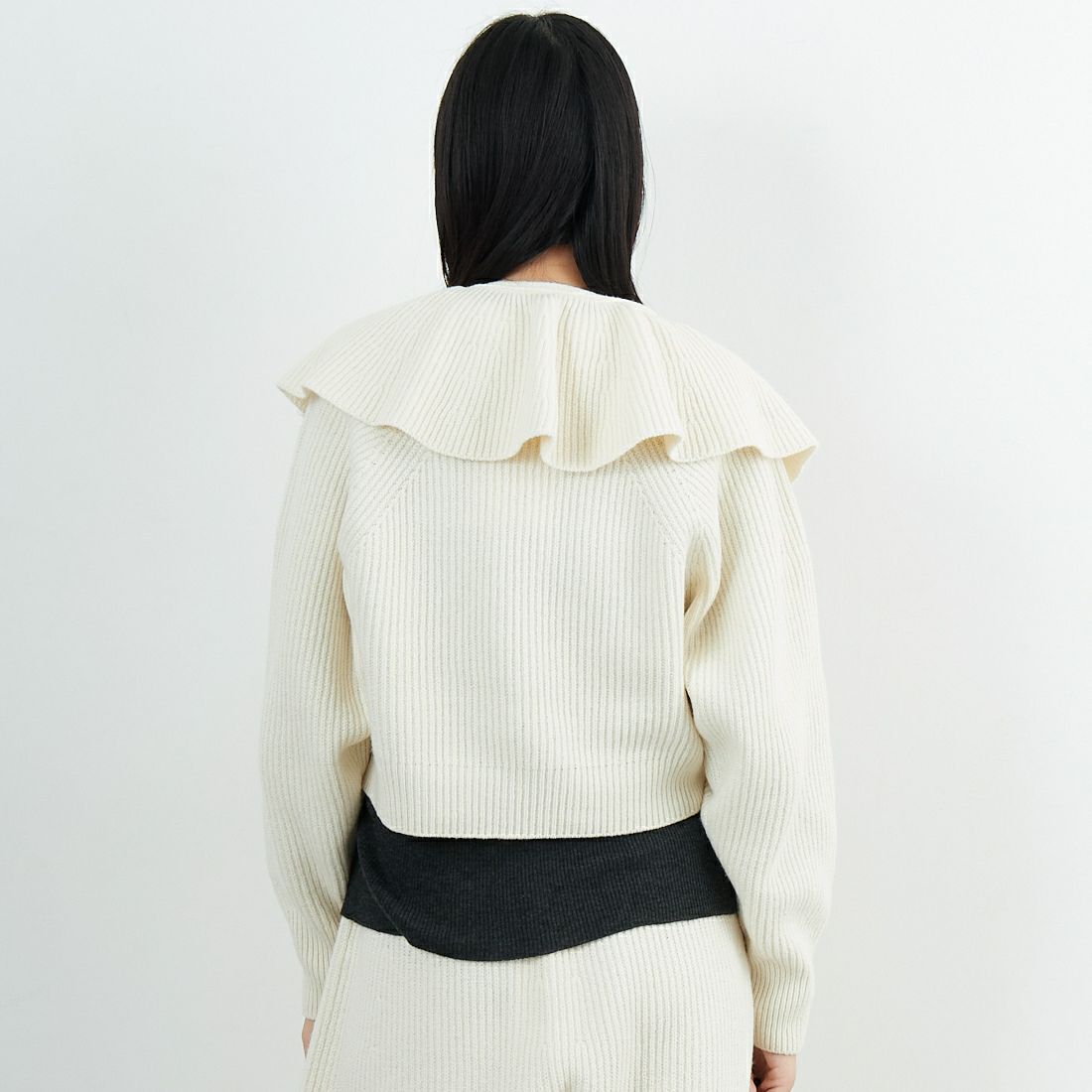 UNFIL [アンフィル] ウーレンコットン&EXファインラムウール リブニットフリルカラー [WVFL-UW125] OFF WHITE &&モデル身長：162cm 着用サイズ：1&&