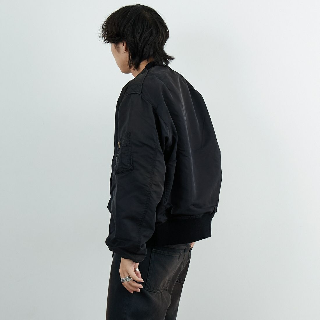 BOW WOW [バウワウ] L-2B エイジドフライトジャケット [BW252-L2FJ] AGED BLACK &&モデル身長：179cm 着用サイズ：L&&