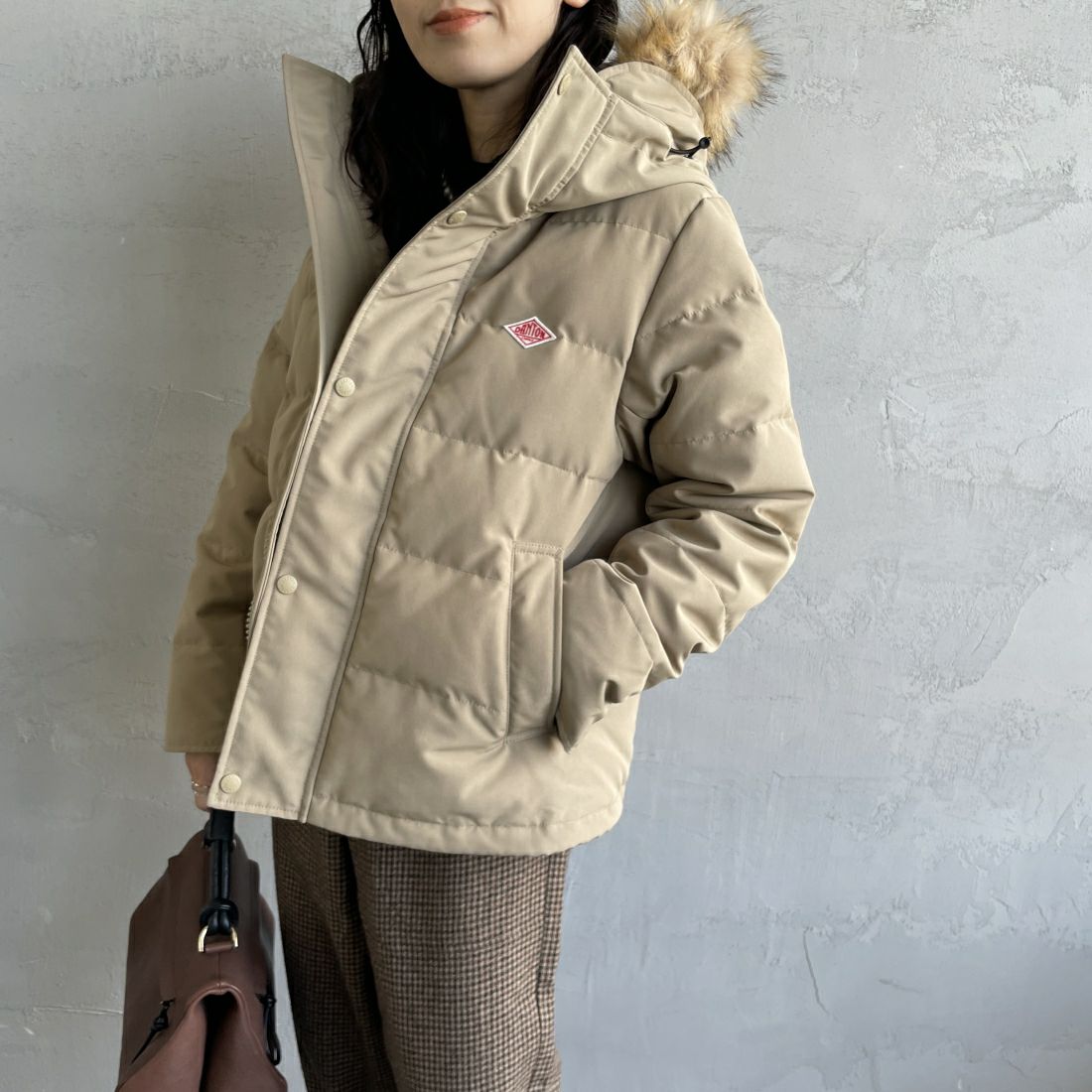 DANTON [ダントン] ショート丈 タッサーダウンジャケット [DT-A0007TPR] LT.BEIGE &&モデル身長：160cm 着用サイズ：M&&
