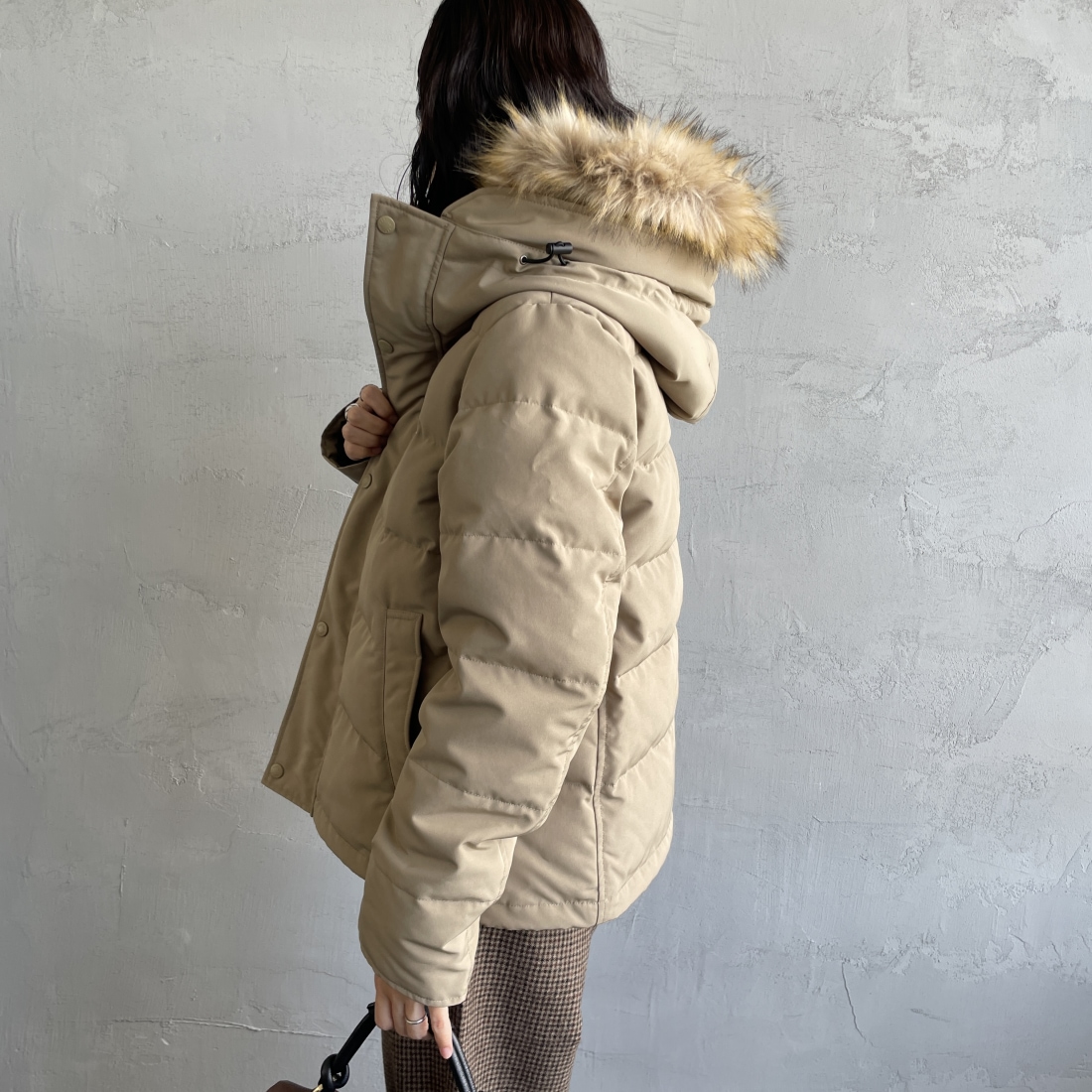 DANTON [ダントン] ショート丈 タッサーダウンジャケット [DT-A0007TPR] LT.BEIGE &&モデル身長：160cm 着用サイズ：M&&