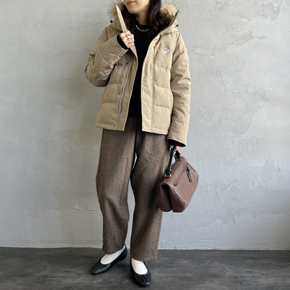 DANTON [ダントン] ショート丈 タッサーダウンジャケット [DT-A0007TPR] LT.BEIGE &&モデル身長：160cm 着用サイズ：M&&