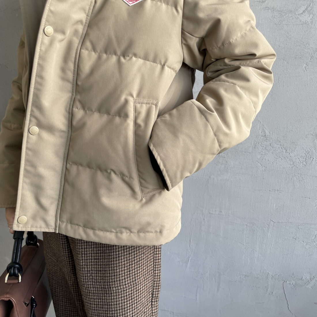 DANTON [ダントン] ショート丈 タッサーダウンジャケット [DT-A0007TPR] LT.BEIGE &&モデル身長：160cm 着用サイズ：M&&