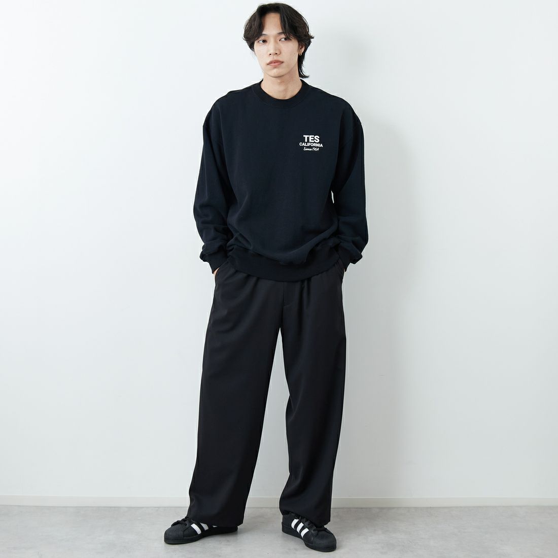 The Endless Summer [エンドレスサマー] 別注 BUHIダック バックプリントスウェット [FH-25774501-JF] BLACK &&モデル身長：179cm 着用サイズ：XL&&