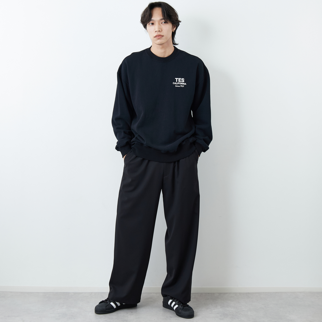 The Endless Summer [エンドレスサマー] 別注 BUHIダック バックプリントスウェット [FH-25774501-JF] BLACK &&モデル身長：179cm 着用サイズ：XL&&