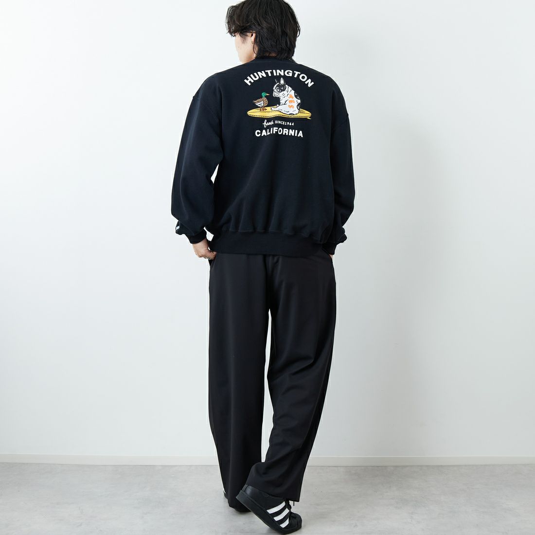 The Endless Summer [エンドレスサマー] 別注 BUHIダック バックプリントスウェット [FH-25774501-JF] BLACK &&モデル身長：179cm 着用サイズ：XL&&