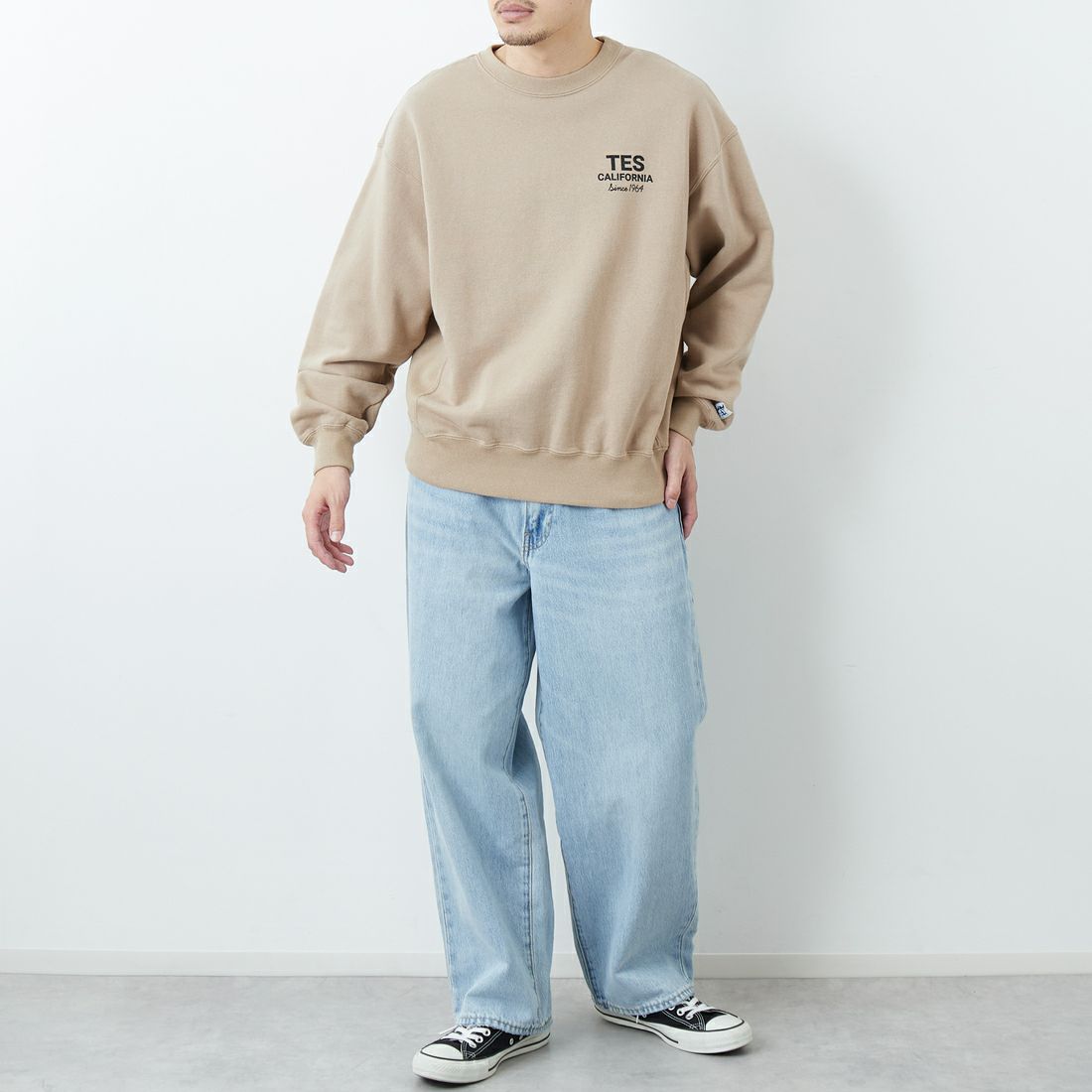 The Endless Summer [エンドレスサマー] 別注 BUHIダック バックプリントスウェット [FH-25774501-JF] BEIGE &&モデル身長：168cm 着用サイズ：M&&