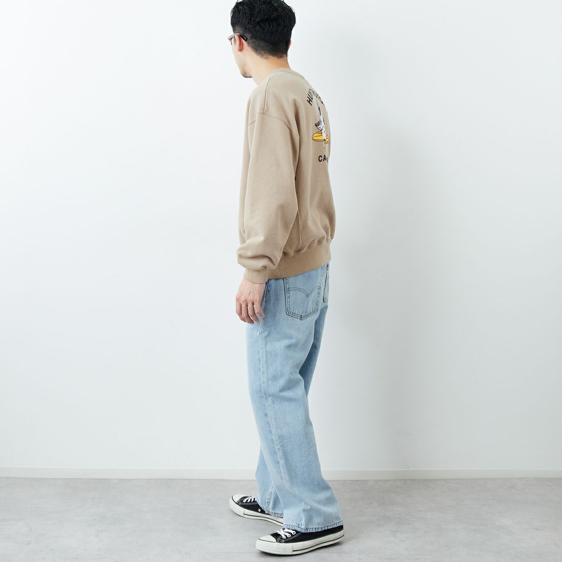 The Endless Summer [エンドレスサマー] 別注 BUHIダック バックプリントスウェット [FH-25774501-JF] BEIGE &&モデル身長：168cm 着用サイズ：M&&