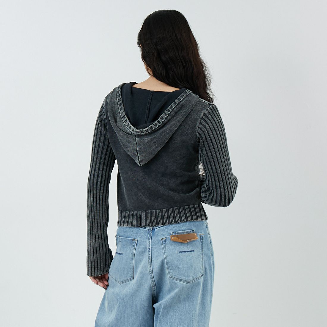 X-girl [エックスガール] フェイデッド ウーブンミックスニットフーディ [105254015011] BLACK &&モデル身長：162cm 着用サイズ：ONE SIZE&&