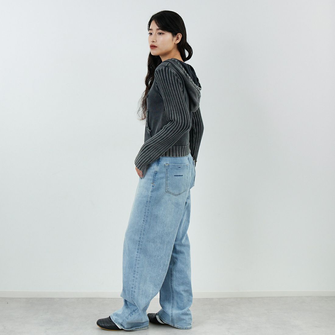 X-girl [エックスガール] フェイデッド ウーブンミックスニットフーディ [105254015011] BLACK &&モデル身長：162cm 着用サイズ：ONE SIZE&&