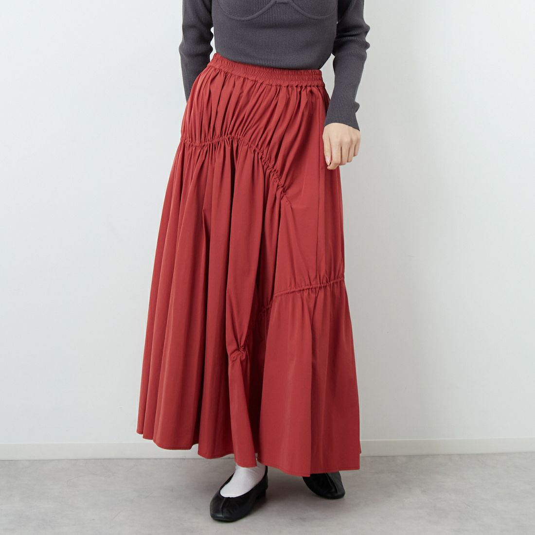 Jf Ready Made [ジェイエフレディメイド] ナイロンストレッチギャザースカート [755615] 22 ﾚｯﾄﾞ &&モデル身長：162cm 着用サイズ：F&&