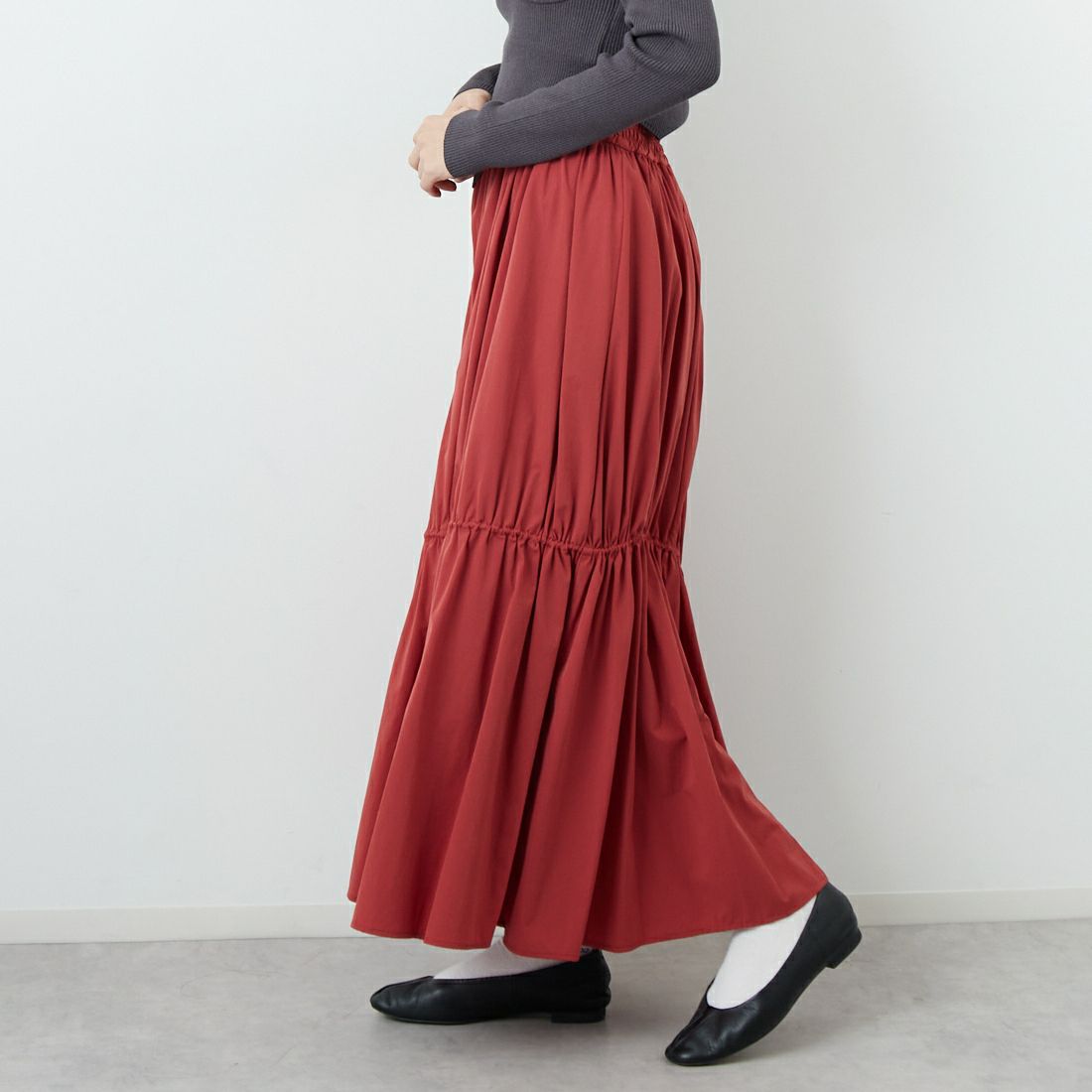 Jf Ready Made [ジェイエフレディメイド] ナイロンストレッチギャザースカート [755615] 22 ﾚｯﾄﾞ &&モデル身長：162cm 着用サイズ：F&&