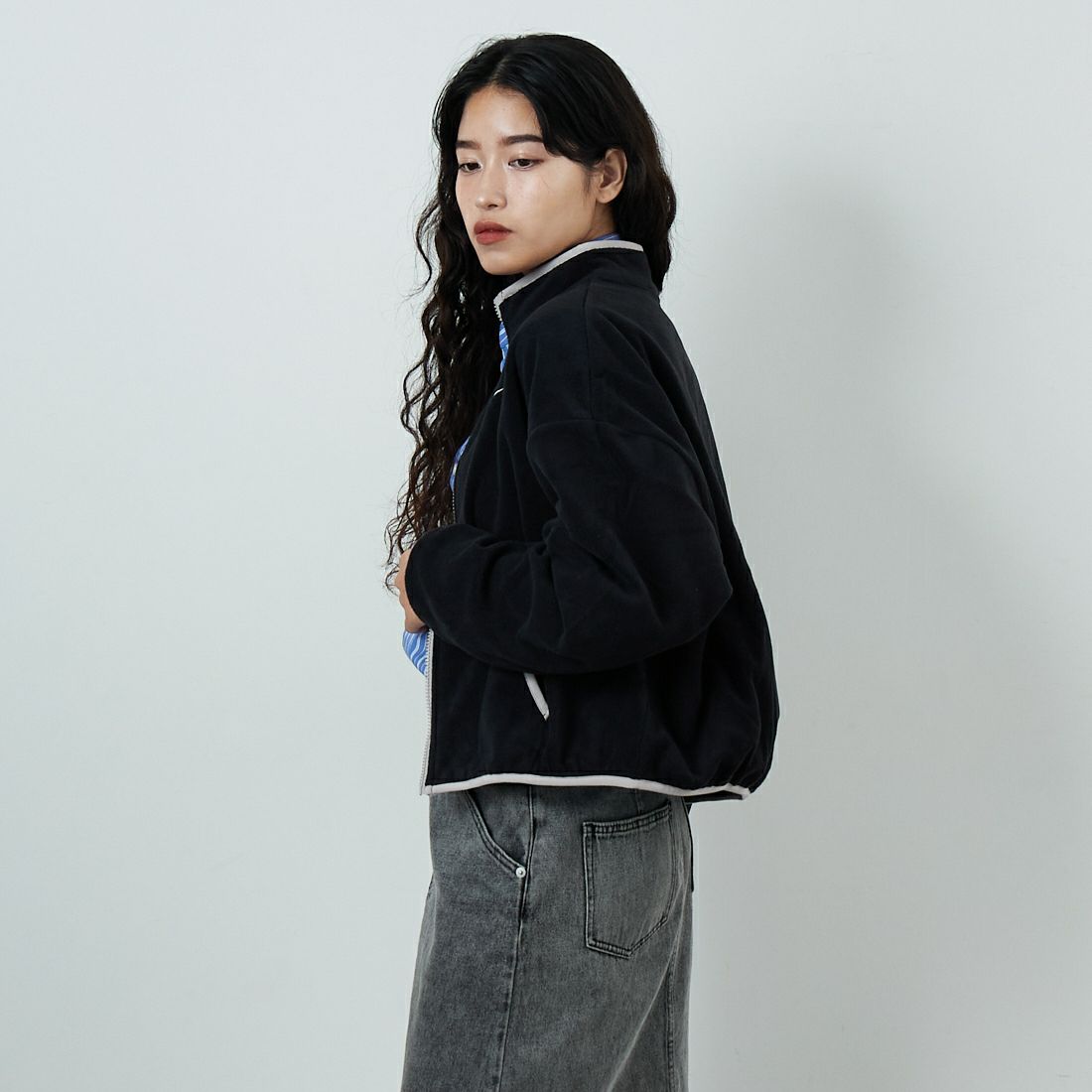 NIKE [ナイキ] クラブフリース ルーズフィットコージートラックジャケット [HV2731] 010 BLACK &&モデル身長：162cm 着用サイズ：M&&