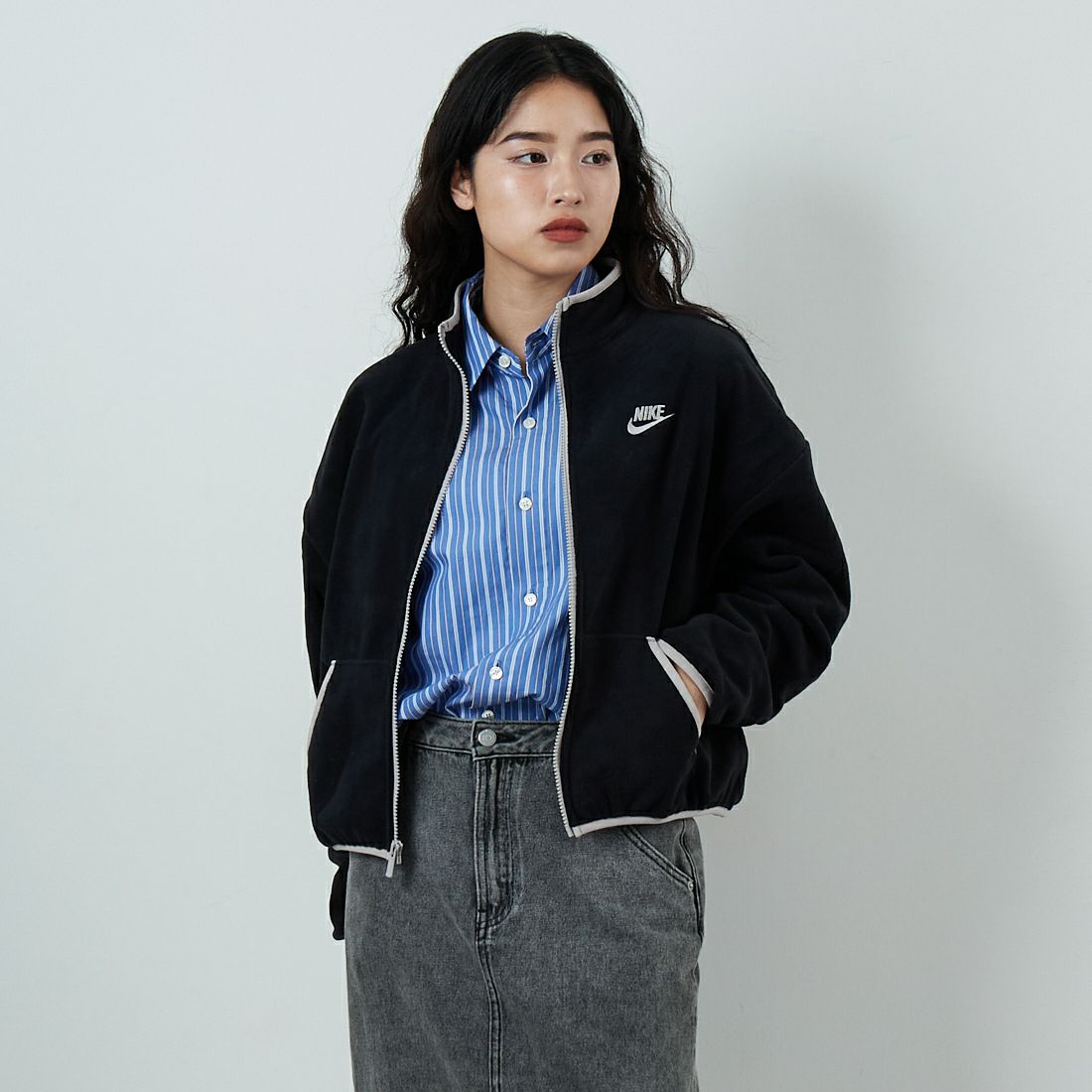 NIKE [ナイキ] クラブフリース ルーズフィットコージートラックジャケット [HV2731] 010 BLACK &&モデル身長：162cm 着用サイズ：M&&