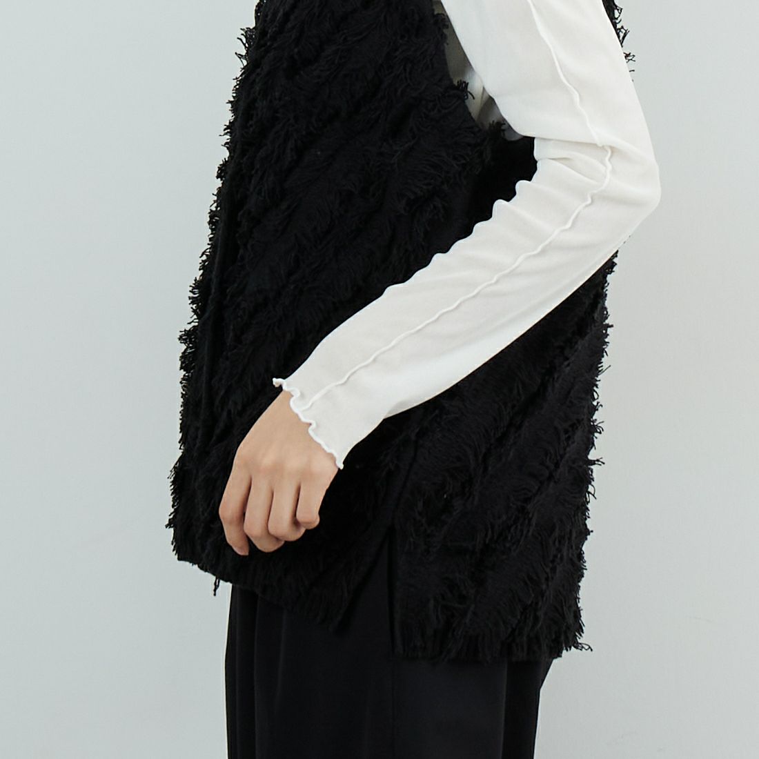 Jf Ready Made [ジェイエフレディメイド] フリンジ編み前開きニットベスト [3105203] 801 ﾌﾞﾗｯｸ &&モデル身長：162cm 着用サイズ：F&&