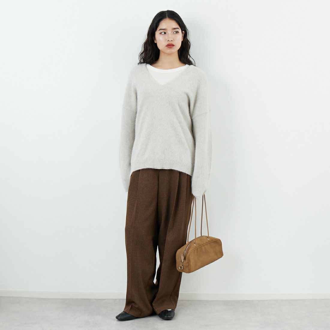 Jeans Factory Clothes [ジーンズファクトリークローズ] 深Vネックフォックスニットプルオーバー [25010100] L.GRY &&モデル身長：162cm 着用サイズ：F&&