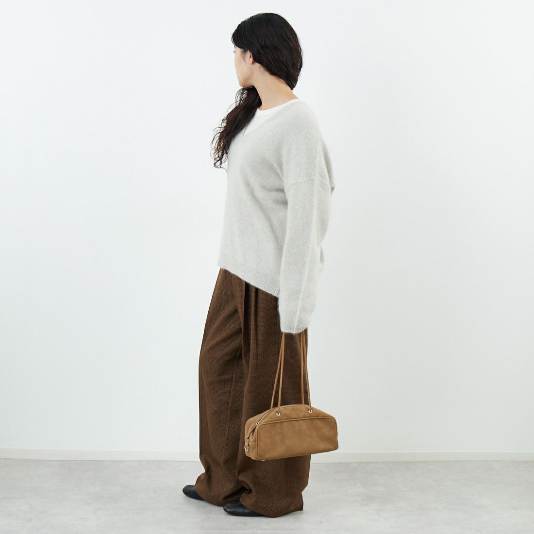 Jeans Factory Clothes [ジーンズファクトリークローズ] 深Vネックフォックスニットプルオーバー [25010100] L.GRY &&モデル身長：162cm 着用サイズ：F&&