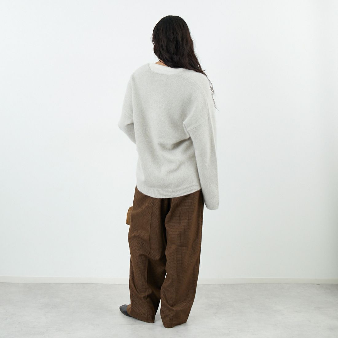 Jeans Factory Clothes [ジーンズファクトリークローズ] 深Vネックフォックスニットプルオーバー [25010100] L.GRY &&モデル身長：162cm 着用サイズ：F&&
