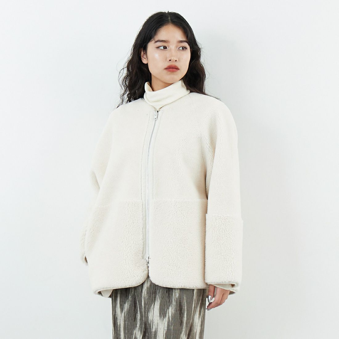 Jeans Factory Clothes [ジーンズファクトリークローズ] リバーシブルボアショートコート [4110101] 950 IVORY &&モデル身長：162cm 着用サイズ：F&&