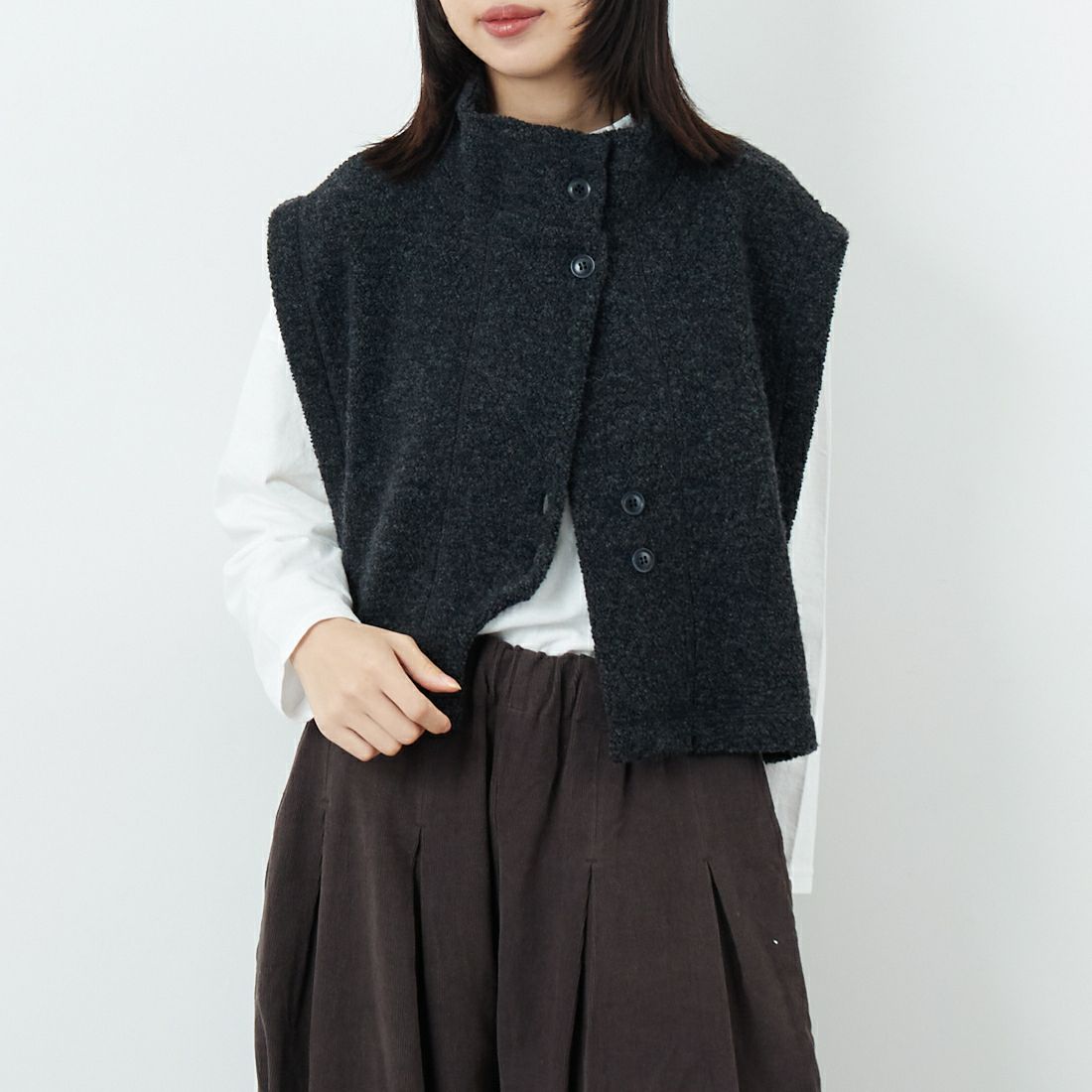 tumugu: [ツムグ] シープパイルベスト [TC25318] 88 CHARCOA &&モデル身長：162cm 着用サイズ：F&&