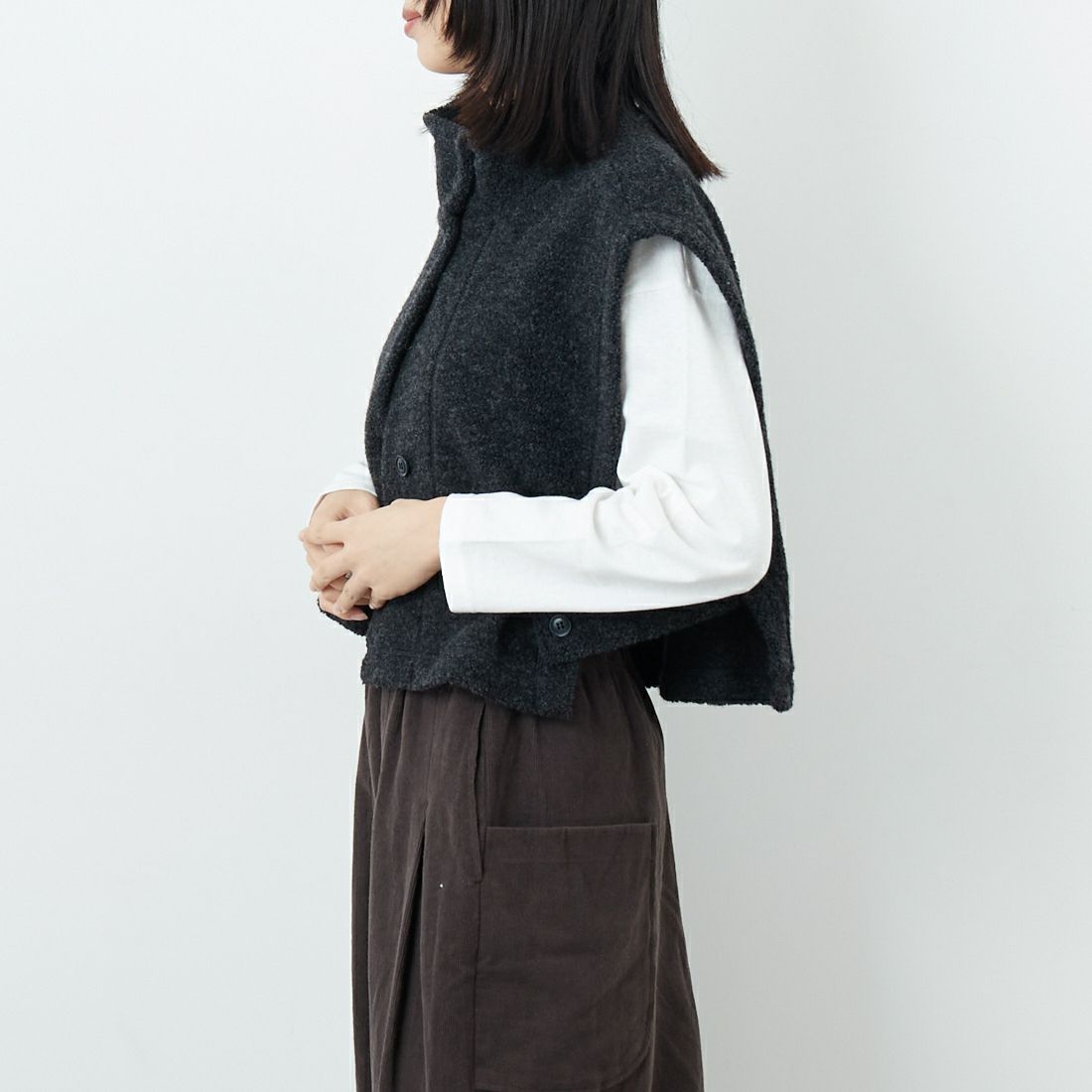 tumugu: [ツムグ] シープパイルベスト [TC25318] 88 CHARCOA &&モデル身長：162cm 着用サイズ：F&&