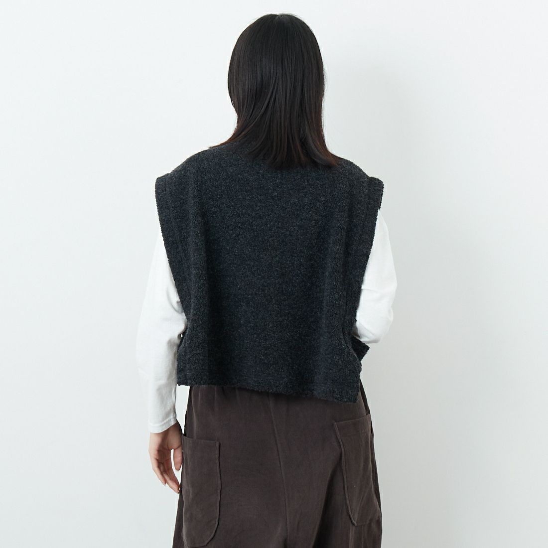 tumugu: [ツムグ] シープパイルベスト [TC25318] 88 CHARCOA &&モデル身長：162cm 着用サイズ：F&&