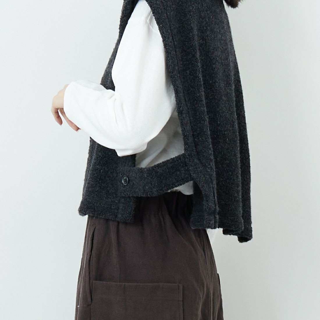 tumugu: [ツムグ] シープパイルベスト [TC25318] 88 CHARCOA &&モデル身長：162cm 着用サイズ：F&&