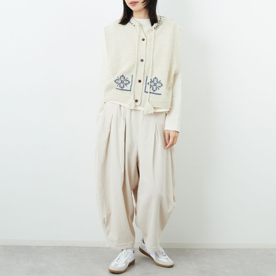 tumugu: [ツムグ] シェットランドウール×ロービング刺繍 2WAYベスト [TK25407] 06 KINARI &&モデル身長：162cm 着用サイズ：F&&