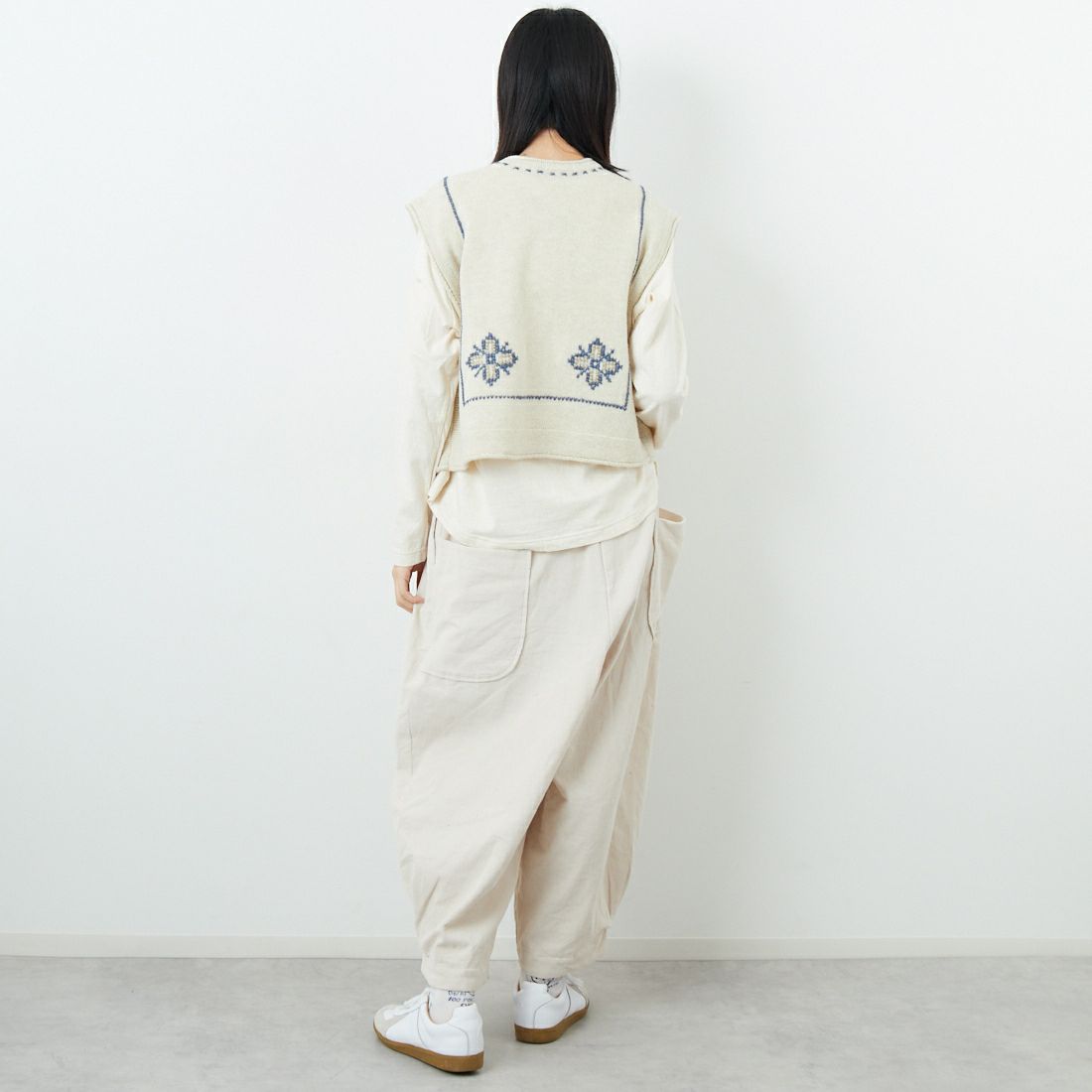 tumugu: [ツムグ] シェットランドウール×ロービング刺繍 2WAYベスト [TK25407] 06 KINARI &&モデル身長：162cm 着用サイズ：F&&