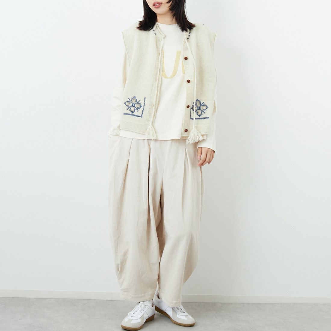 tumugu: [ツムグ] シェットランドウール×ロービング刺繍 2WAYベスト [TK25407] 06 KINARI &&モデル身長：162cm 着用サイズ：F&&