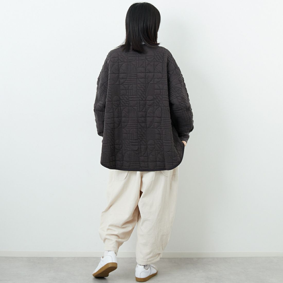 tumugu: [ツムグ] 幾何学キルティングジャケット [TC25404] 88 CHARCOA &&モデル身長：162cm 着用サイズ：F&&