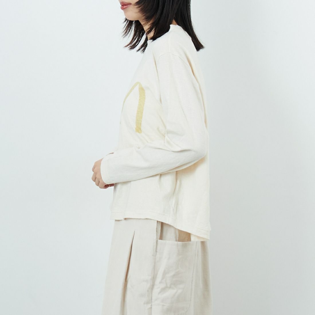 tumugu: [ツムグ] ラフィ天竺 長袖プリントTシャツ [TC25401] 06 KINARI &&モデル身長：162cm 着用サイズ：F&&