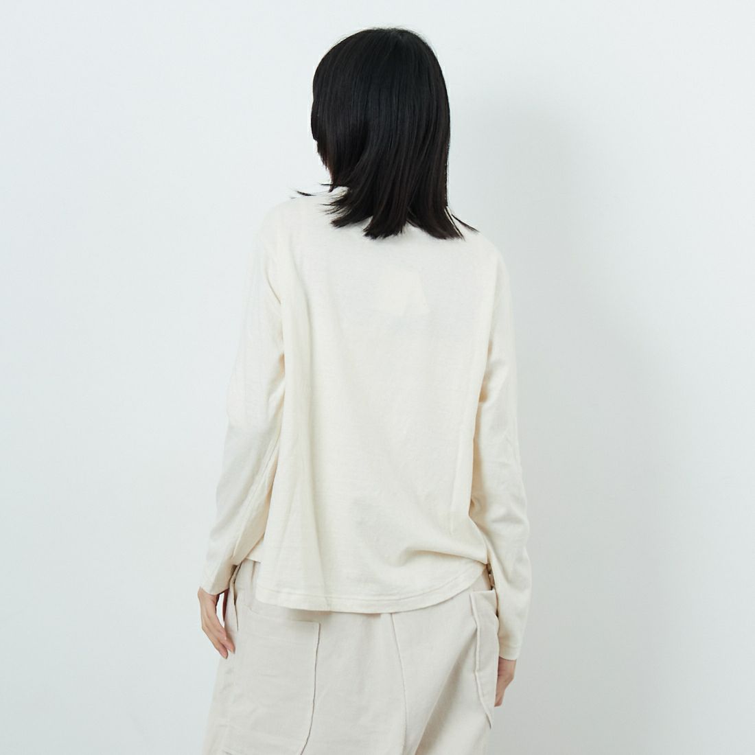 tumugu: [ツムグ] ラフィ天竺 長袖プリントTシャツ [TC25401] 06 KINARI &&モデル身長：162cm 着用サイズ：F&&