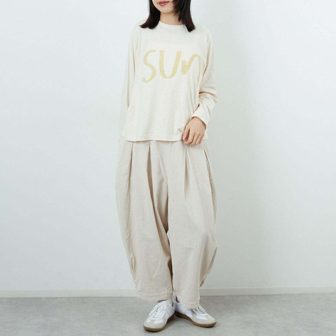 tumugu: [ツムグ] ラフィ天竺 長袖プリントTシャツ [TC25401] 06 KINARI &&モデル身長：162cm 着用サイズ：F&&