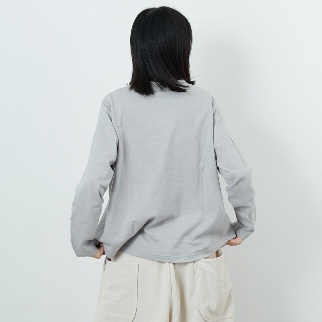 tumugu: [ツムグ] ラフィ天竺 長袖プリントTシャツ [TC25401] 80 L.GRAY &&モデル身長：162cm 着用サイズ：F&&