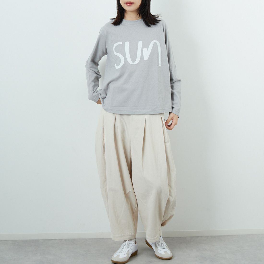 tumugu: [ツムグ] ラフィ天竺 長袖プリントTシャツ [TC25401] 80 L.GRAY &&モデル身長：162cm 着用サイズ：F&&