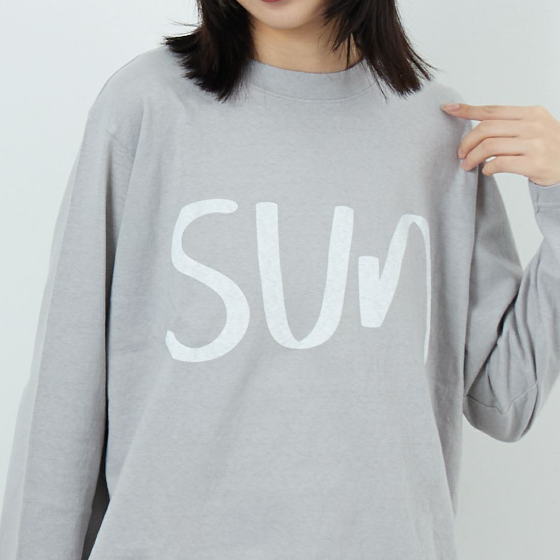 tumugu: [ツムグ] ラフィ天竺 長袖プリントTシャツ [TC25401] 80 L.GRAY &&モデル身長：162cm 着用サイズ：F&&