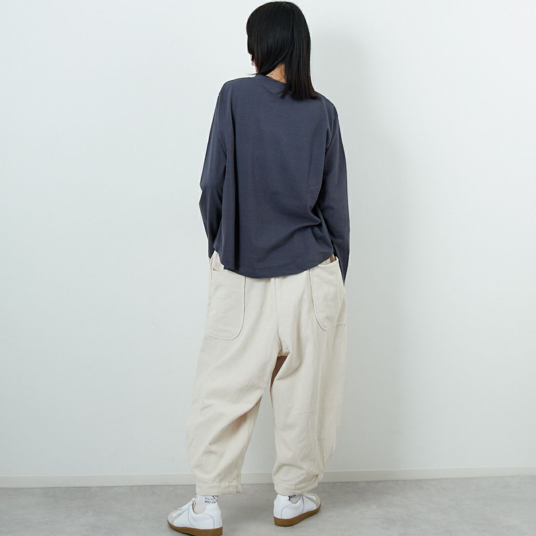 tumugu: [ツムグ] ラフィ天竺 長袖プリントTシャツ [TC25401] 88 CHARCOA  &&モデル身長：162cm 着用サイズ：F&&