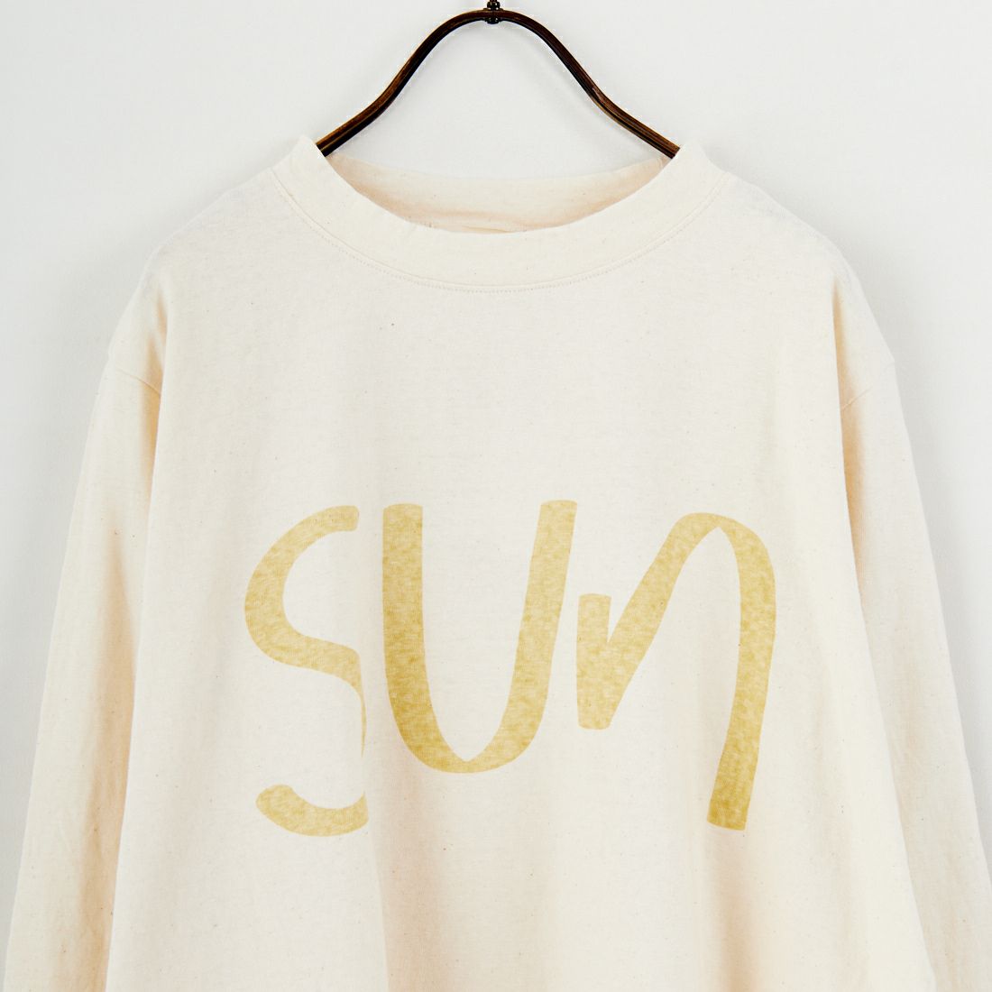 tumugu: [ツムグ] ラフィ天竺 長袖プリントTシャツ [TC25401] 06 KINARI