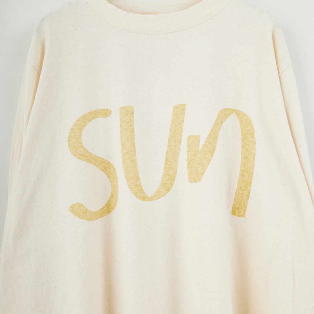 tumugu: [ツムグ] ラフィ天竺 長袖プリントTシャツ [TC25401] 06 KINARI