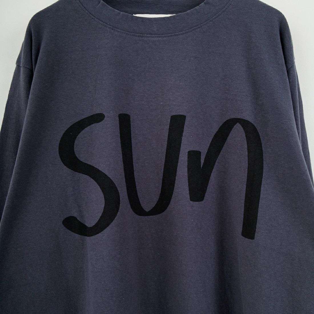 tumugu: [ツムグ] ラフィ天竺 長袖プリントTシャツ [TC25401] 88 CHARCOA