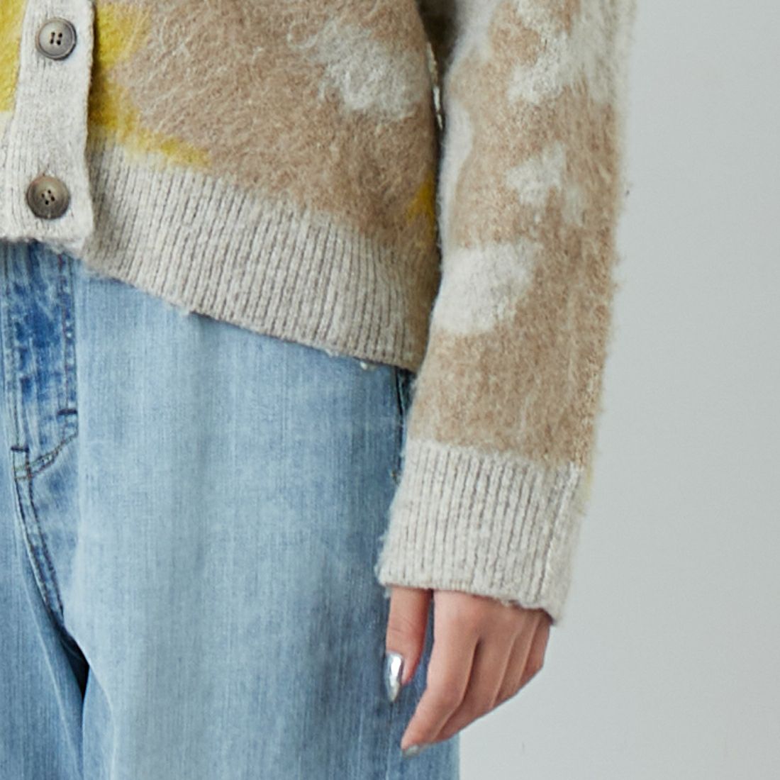 Jf Ready Made [ジェイエフレディメイド] にじみ柄Vネックカーディガン [3109236] 289 ｲｴﾛｰ Jf Ready Made [ジェイエフレディメイド] にじみ柄Vネックカーディガン [3109236] 342 ﾋﾟﾝｸ &&モデル身長：162cm 着用サイズ：F&&