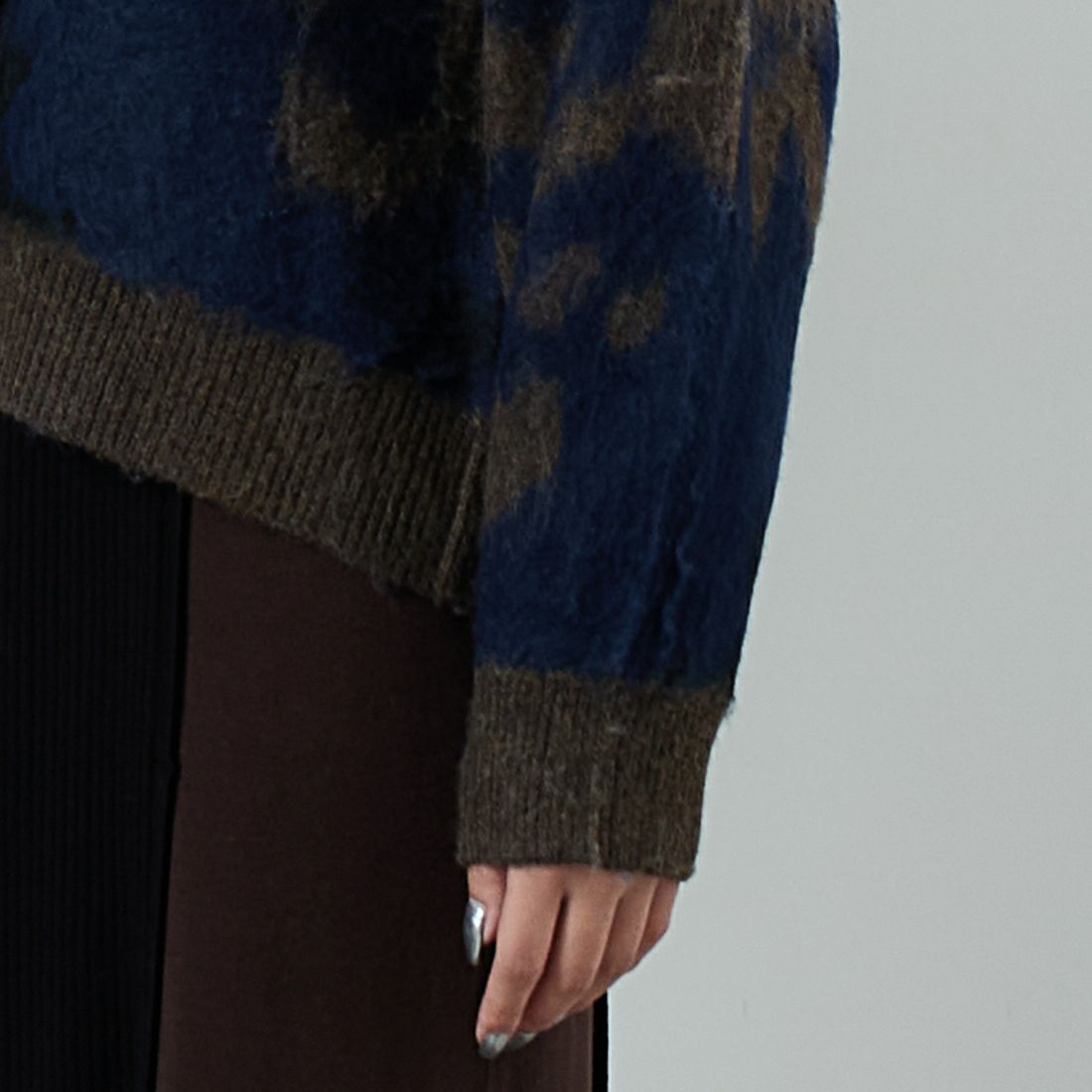 Jf Ready Made [ジェイエフレディメイド] にじみ柄Vネックカーディガン [3109236] 790 ﾌﾞﾗｳﾝ &&モデル身長：162cm 着用サイズ：F&&