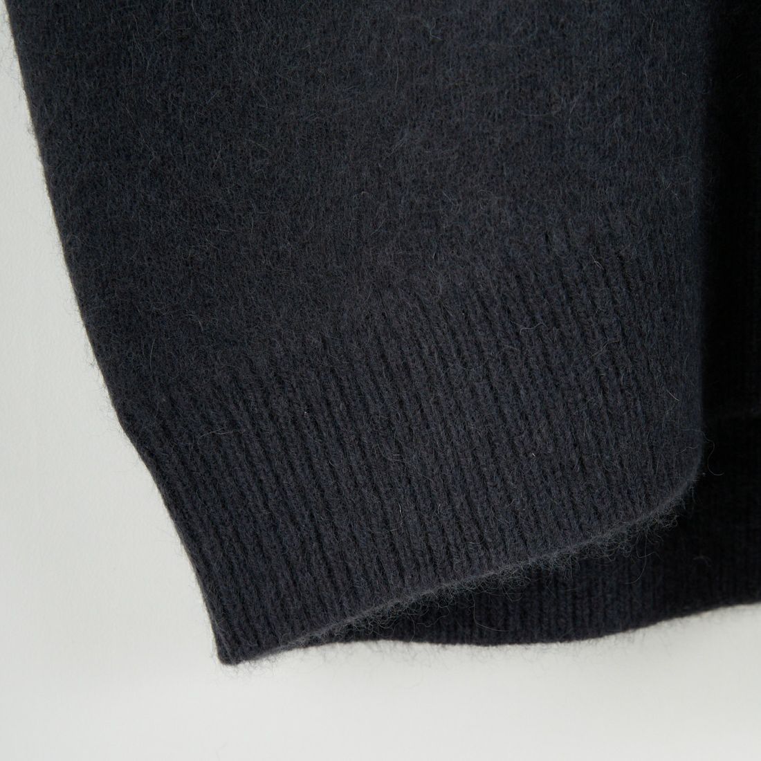 MICA&DEAL [マイカアンドディール] ラクーンVネックプルオーバー [0125408339] CHARCOAL