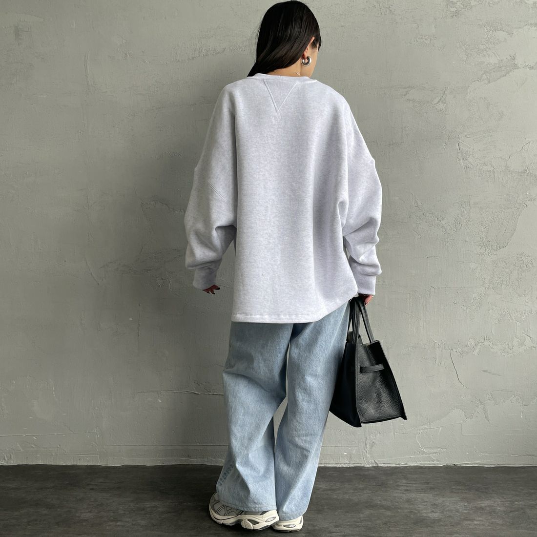 MICA&DEAL [マイカアンドディール] WILLIAMS 裏毛プルオーバー [0125409334] L/GRAY &&モデル身長：150cm 着用サイズ：F&&