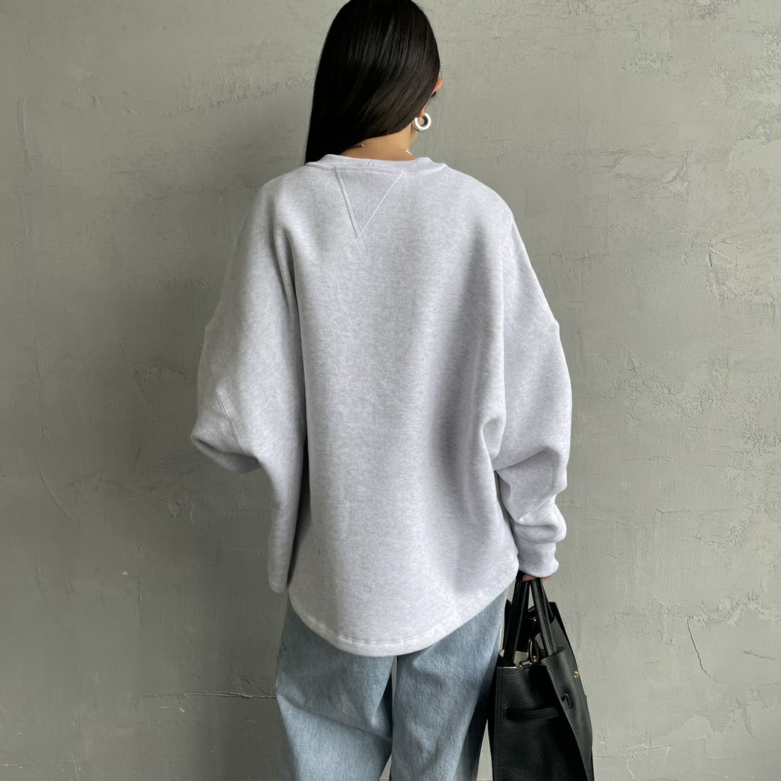 MICA&DEAL [マイカアンドディール] WILLIAMS 裏毛プルオーバー [0125409334] L/GRAY &&モデル身長：150cm 着用サイズ：F&&