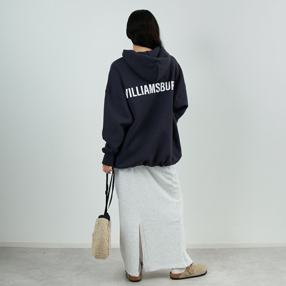 MICA&DEAL [マイカアンドディール] ビックフードプルオーバー [0125409335] CHARCOAL &&モデル身長：162cm 着用サイズ：F&&